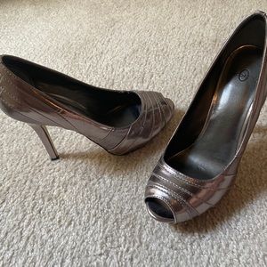 Metallic peep toe heel